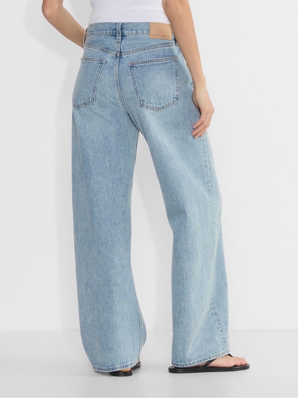 Aritzia Denim Forum The 90’s Low Rise Barrel Jeans